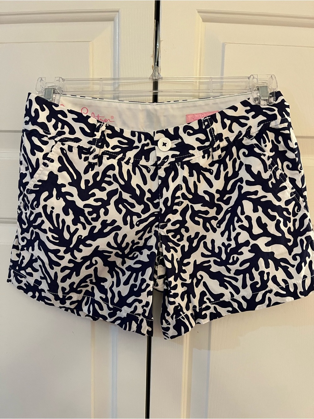 Lilly Pulitzer The Callahan Navy and White Coral-Print Cotton Shorts Size 2